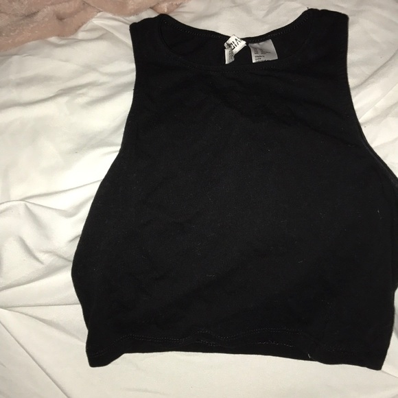H&M Tops - Cropped halter top
